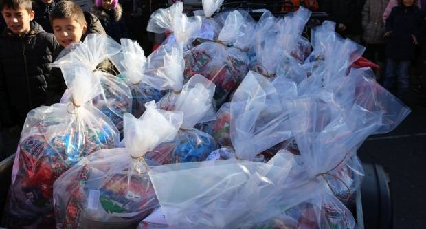 Moto klub Bulls-i i sv. Nikola podijelili poklone djeci OŠ Pleternica