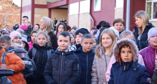 Moto klub Bulls-i i sv. Nikola podijelili poklone djeci OŠ Pleternica