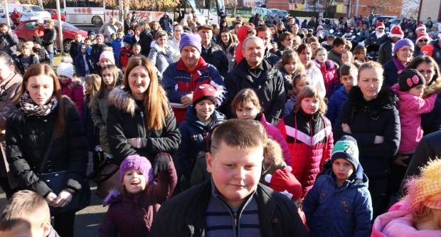 Moto klub Bulls-i i sv. Nikola podijelili poklone djeci OŠ Pleternica