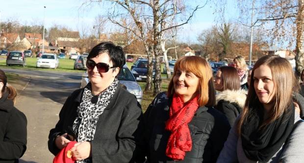 Moto klub Bulls-i i sv. Nikola podijelili poklone djeci OŠ Pleternica