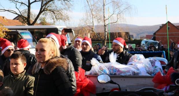 Moto klub Bulls-i i sv. Nikola podijelili poklone djeci OŠ Pleternica