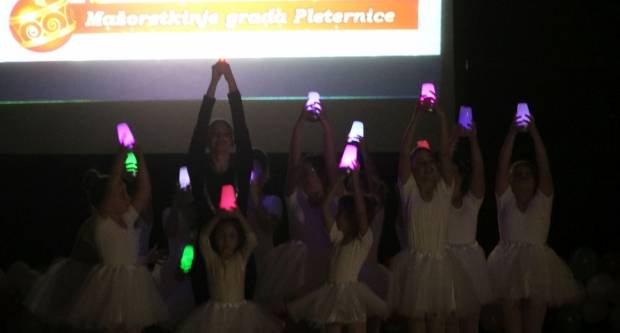 Božićna priča Pleterničkih mažoretkinja