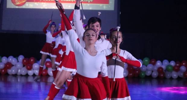 Božićna priča Pleterničkih mažoretkinja