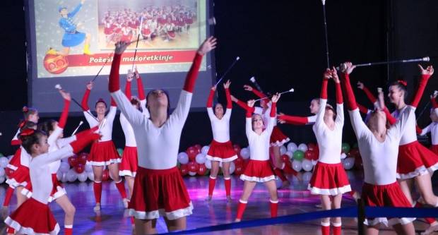 Božićna priča Pleterničkih mažoretkinja