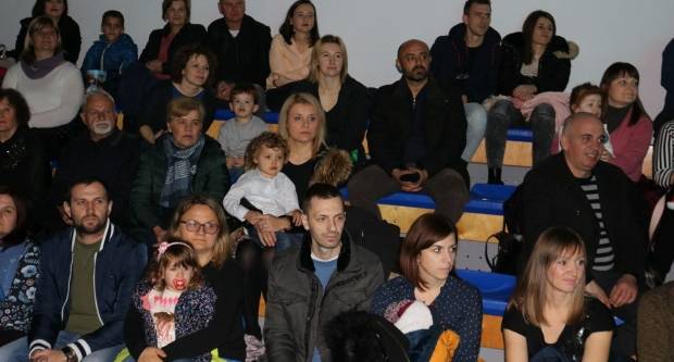 Božićna priča Pleterničkih mažoretkinja