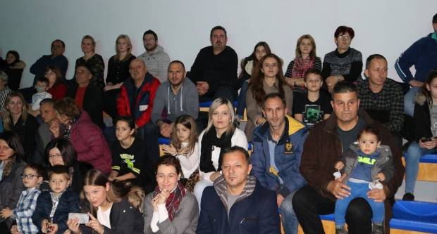 Božićna priča Pleterničkih mažoretkinja