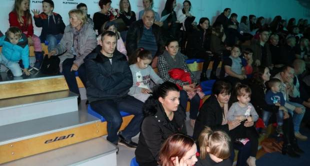 Božićna priča Pleterničkih mažoretkinja