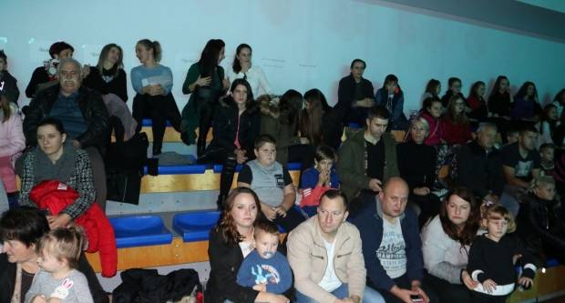 Božićna priča Pleterničkih mažoretkinja