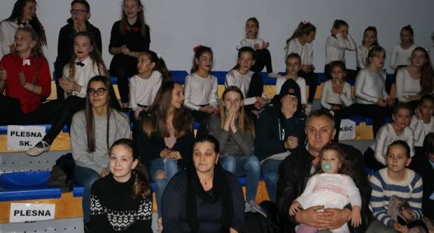 Božićna priča Pleterničkih mažoretkinja