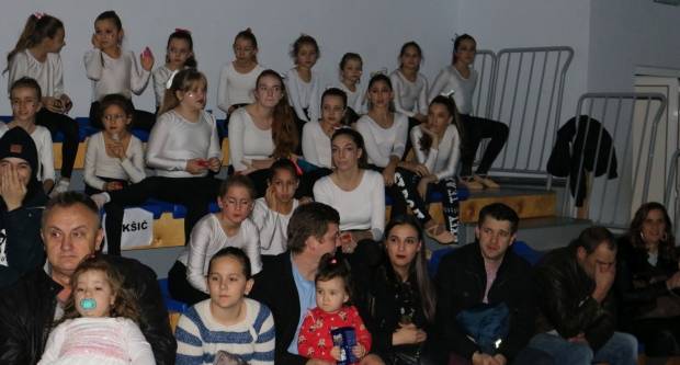 Božićna priča Pleterničkih mažoretkinja