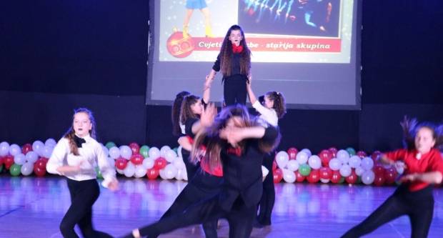 Božićna priča Pleterničkih mažoretkinja