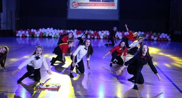 Božićna priča Pleterničkih mažoretkinja