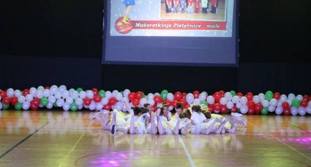 Božićna priča Pleterničkih mažoretkinja