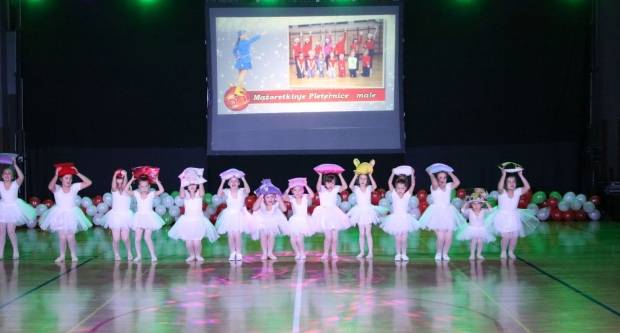 Božićna priča Pleterničkih mažoretkinja