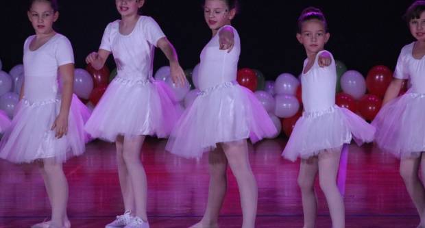 Božićna priča Pleterničkih mažoretkinja