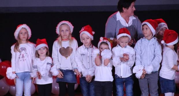 Božićna priča Pleterničkih mažoretkinja