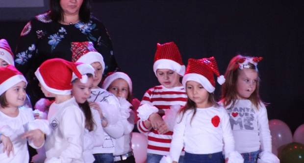 Božićna priča Pleterničkih mažoretkinja