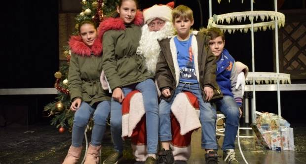 Božićno darivanje uz predstavu Snježna kraljica Božićno darivanje uz predstavu Snježna kraljica