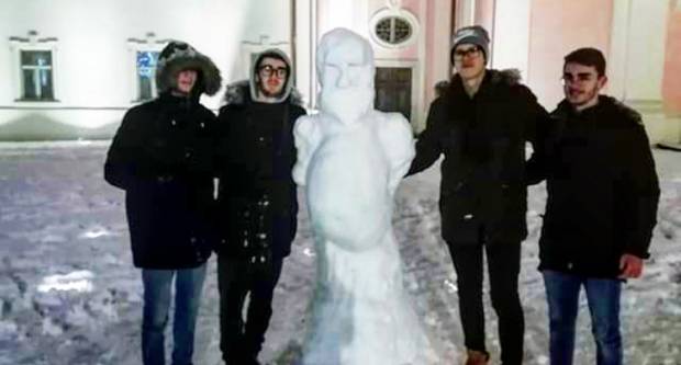 Zimske radosti kreativne četvorke na Trgu sv. Terezije Avilske Zimske radosti kreativne četvorke na Trgu sv. Terezije Avilske