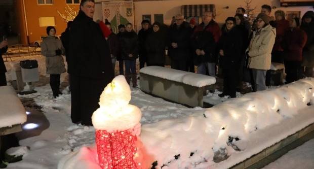 Zapaljena treća adventska svijeća u Lipiku Zapaljena treća adventska svijeća u Lipiku