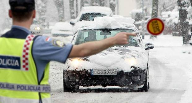 Ovog vikenda utvrđeno 30 prometnih prekršaja Ovog vikenda utvrđeno 30 prometnih prekršaja