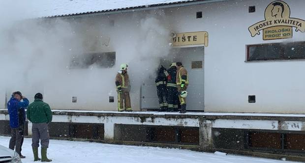 Gori najveći džoint u županiji, zapalilo se skladište konoplje u Sloboštini Gori najveći džoint u županiji, zapalilo se skladište konoplje u Sloboštini