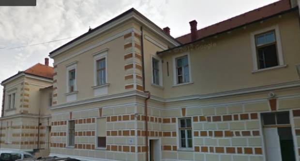 SVAKOG DANA- NOVO IZNENAĐENJE: 42-godišnjak razbijao stakla na školi u Požegi SVAKOG DANA- NOVO IZNENAĐENJE: 42-godišnjak razbijao stakla na školi u Požegi