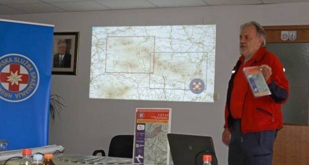 HGSS predstavio novi Tematski turističko-planinarski zemljovid Papuka HGSS predstavio novi Tematski turističko-planinarski zemljovid Papuka