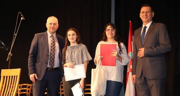 (FOTO) Pakrac: „Da se ne zaborave rane devedesete“ (1.3.2019.)