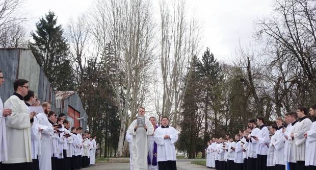 Hodočašće zagrebačkih bogoslova u Staru Gradišku
