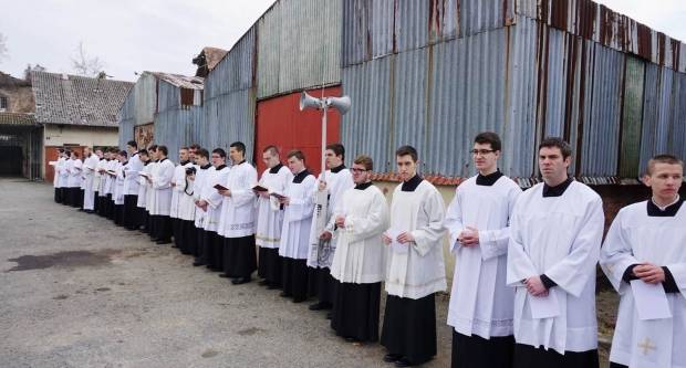 Hodočašće zagrebačkih bogoslova u Staru Gradišku