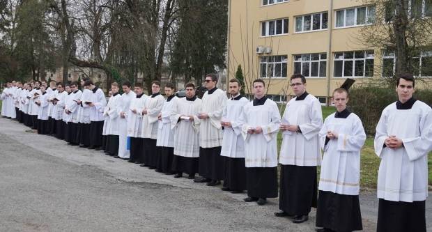 Hodočašće zagrebačkih bogoslova u Staru Gradišku