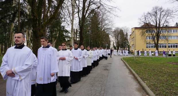 Hodočašće zagrebačkih bogoslova u Staru Gradišku