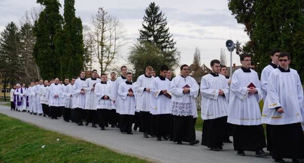 Hodočašće zagrebačkih bogoslova u Staru Gradišku