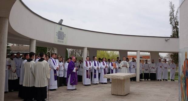Hodočašće zagrebačkih bogoslova u Staru Gradišku