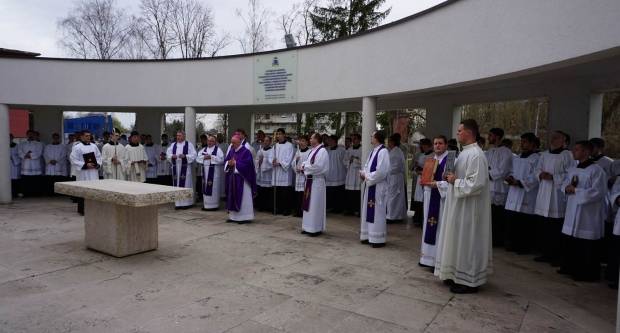 Hodočašće zagrebačkih bogoslova u Staru Gradišku
