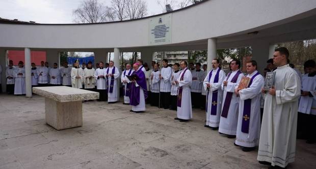 Hodočašće zagrebačkih bogoslova u Staru Gradišku