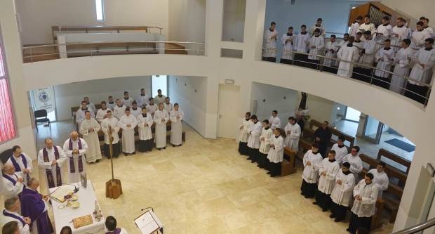 Hodočašće zagrebačkih bogoslova u Staru Gradišku