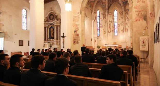 Hodočašće zagrebačkih bogoslova u Staru Gradišku