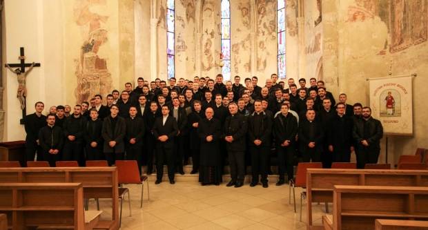 Hodočašće zagrebačkih bogoslova u Staru Gradišku