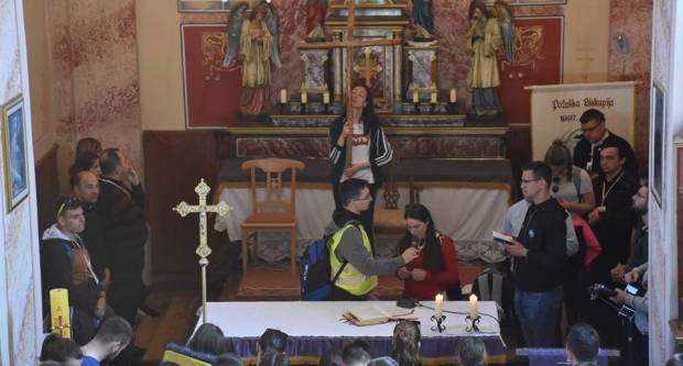 (FOTO) Biskupijski križni put mladih, 30. i 31.3.2019.