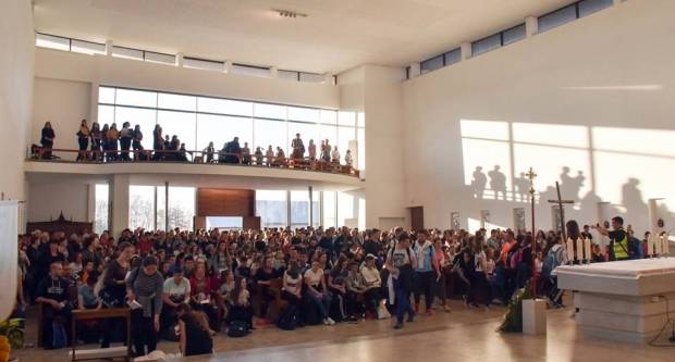 (FOTO) Biskupijski križni put mladih, 30. i 31.3.2019.