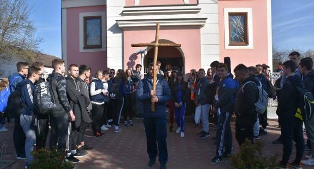 (FOTO) Biskupijski križni put mladih, 30. i 31.3.2019.