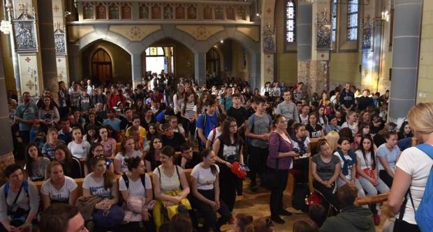 (FOTO) Biskupijski križni put mladih, 30. i 31.3.2019.