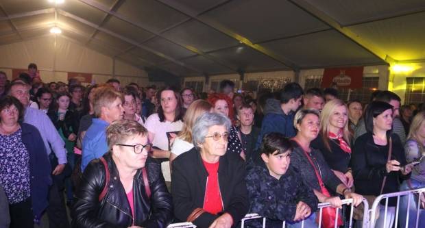 (FOTO) Nezaboravni koncert Mate Bulića u Velikoj, 24.5.2019.