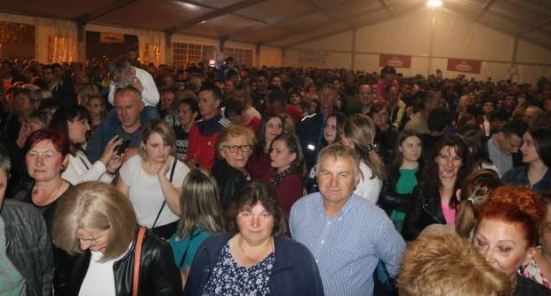(FOTO) Nezaboravni koncert Mate Bulića u Velikoj, 24.5.2019.