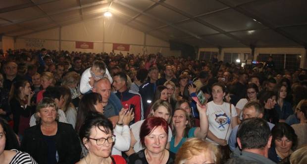 (FOTO) Nezaboravni koncert Mate Bulića u Velikoj, 24.5.2019.