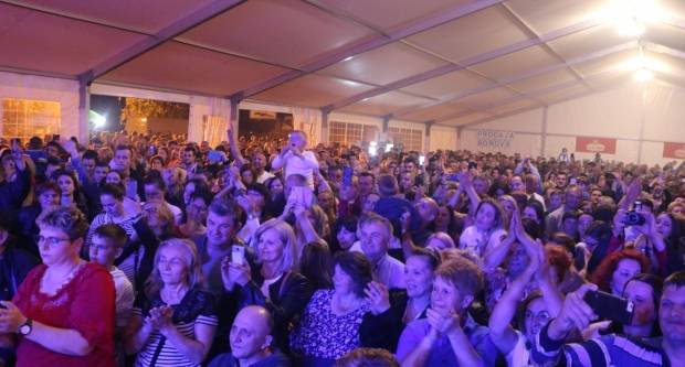 (FOTO) Nezaboravni koncert Mate Bulića u Velikoj, 24.5.2019.