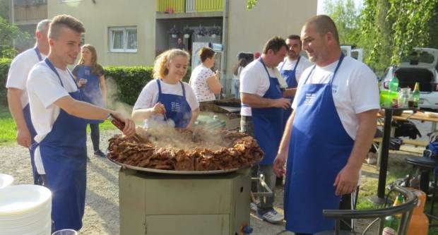 VELIKA: Najduži stol u Hrvata 2019. (FOTO)
