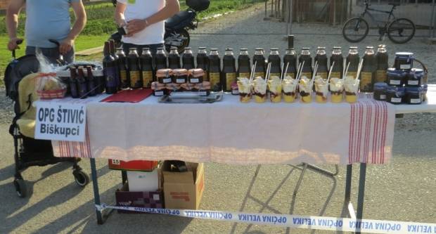 VELIKA: Najduži stol u Hrvata 2019. (FOTO)